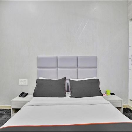 Hotel Unicorn, سورات المظهر الخارجي الصورة